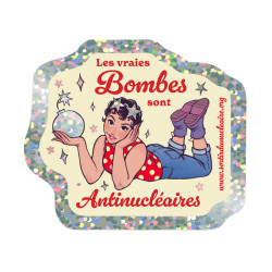 Autocollant à paillettes "Les vraies bombes sont antinucléaires" 8 x 6,8 cm découpe à la forme